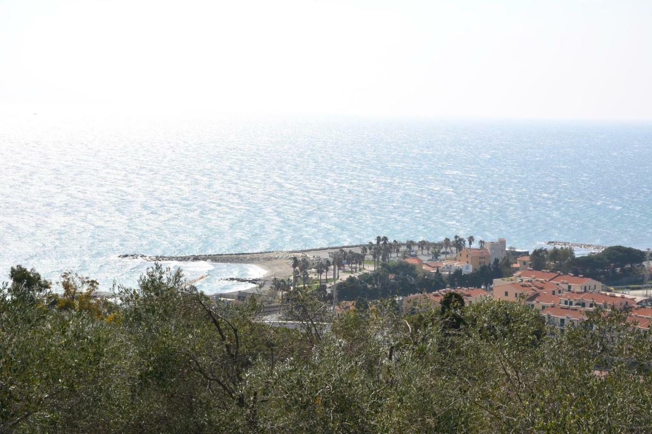 La Torretta Villa Империа Екстериор снимка